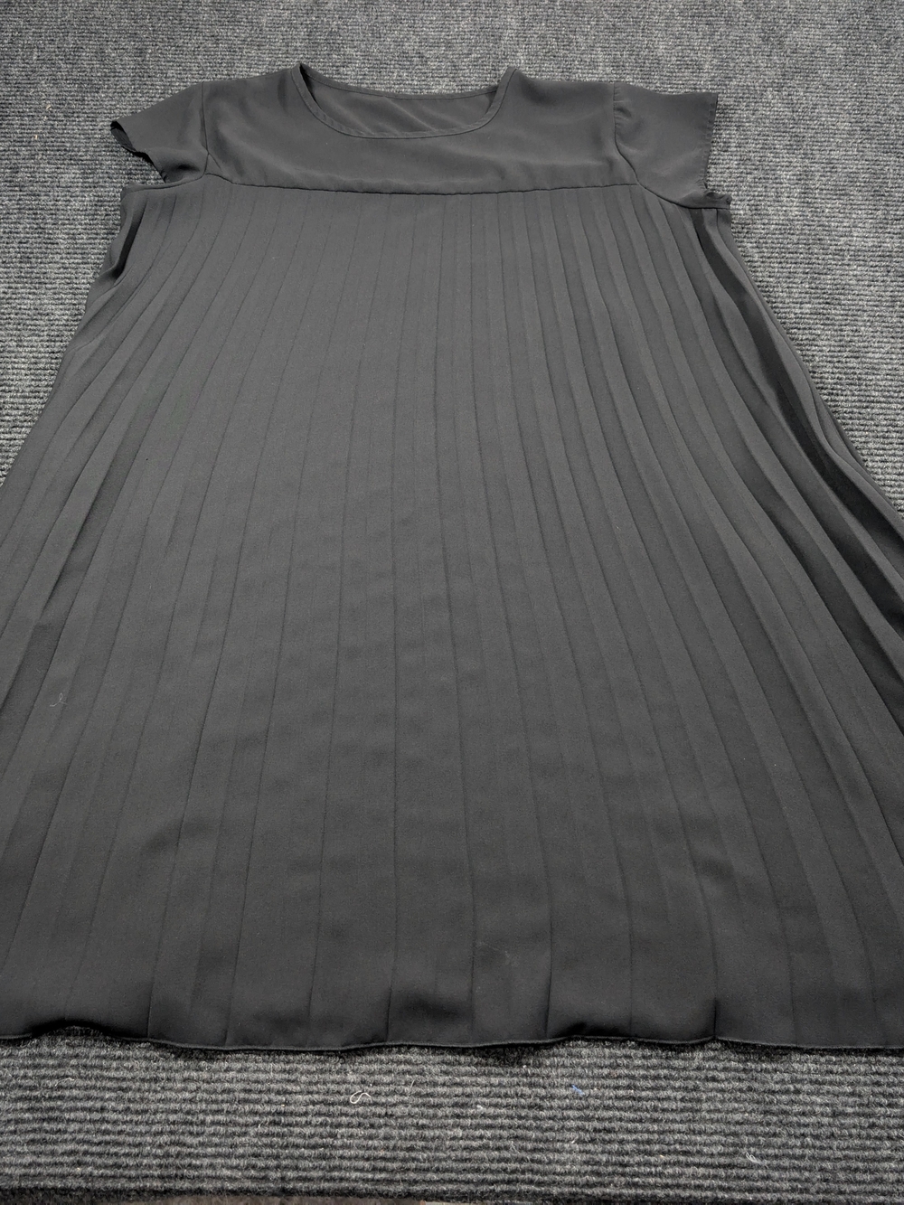 Unbranded Black Pleated Short Sleeve Shift Dress with Pockets - Size 3XL